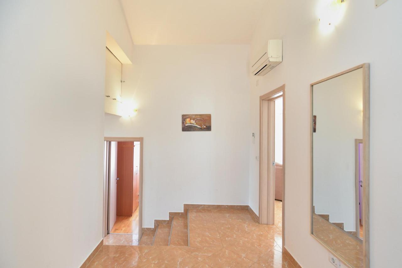 Patricia 1756 Apartment
